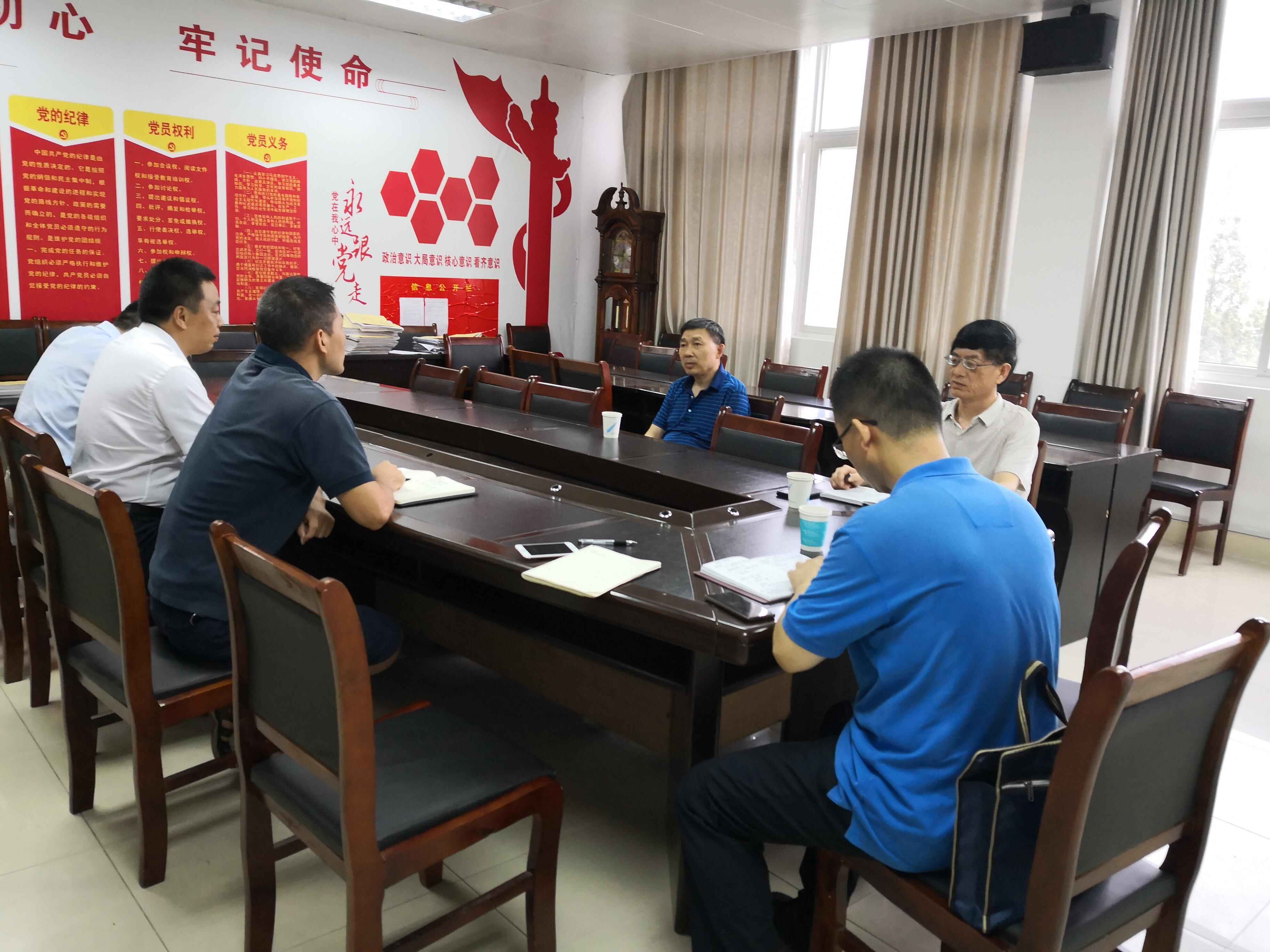 副校长王文臣到太阳成集团122ccvip检查新学期教学工作.jpg